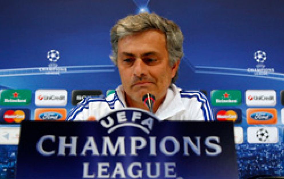 Foto: Mourinho: "Guardiola ha iniciado una era, es el primer entrenador del mundo que critica los aciertos de los árbitros"