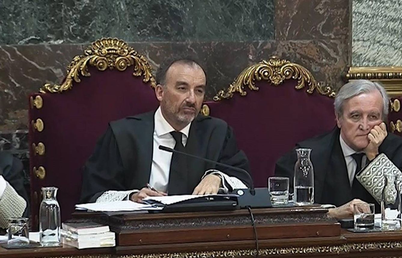 El presidente del Tribunal Supremo, Manuel Marchena, en el centro. (EFE)