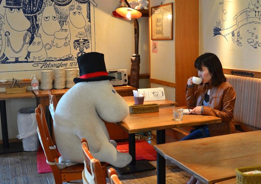 Foto: En el Moomin Cafe puedes disfrutar de una peluda compañía, aunque vayas solo.