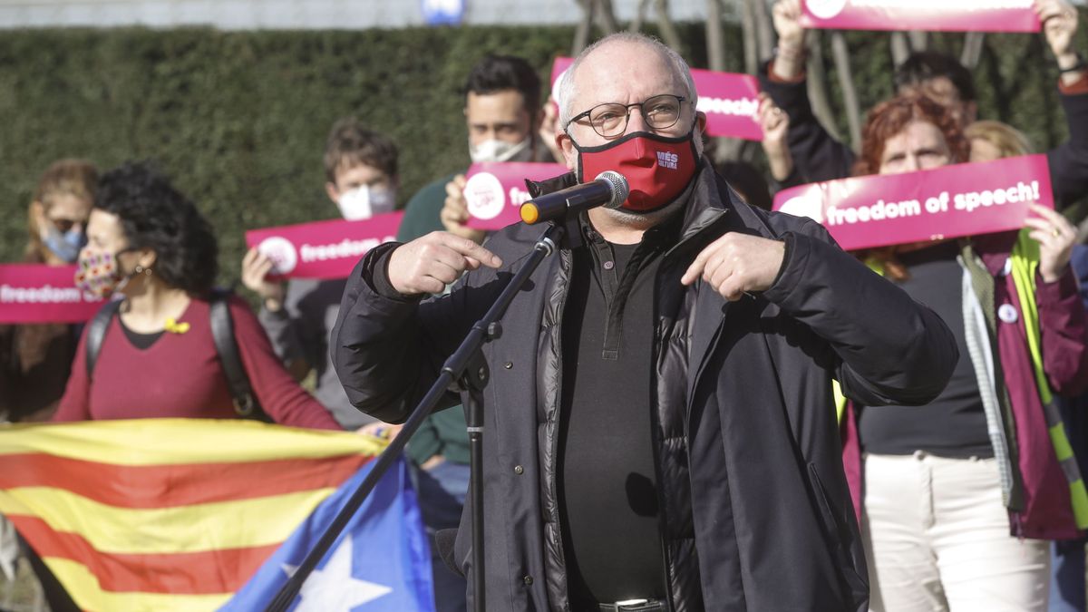 Lluís Puig se salta las normas del Parlament: oculta datos en su declaración de actividades