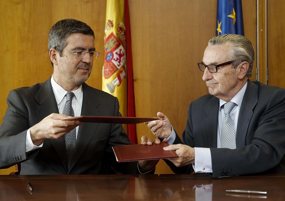Foto: l secretario de Estado de Economía, Fernando Jiménez Latorre (i), y el presidente de la CNMC, José María Marín. (EFE)