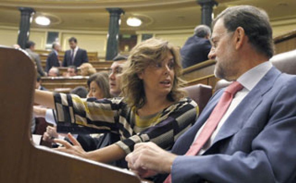 Foto: Rajoy dice a Zapatero que los Presupuestos "son increíbles porque nadie se los puede creer"