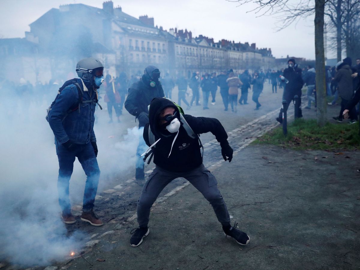 Foto: Manifestantes franceses contra la reforma de pensiones. (Reuters)