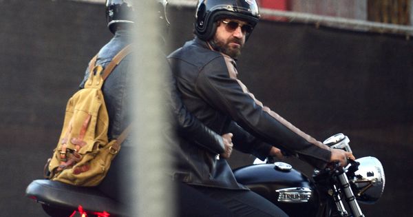 Foto: Gerard Butler en una imagen con su motocicleta. (Gtres)
