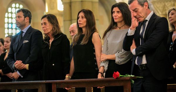 Foto: Último adiós a Arturo Fernández en Gijón. (EFE)
