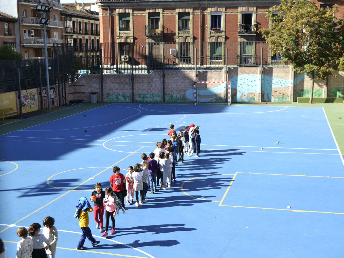 Foto: Los patios de colegio del centro de Madrid, los más pequeños. (M. Z.)