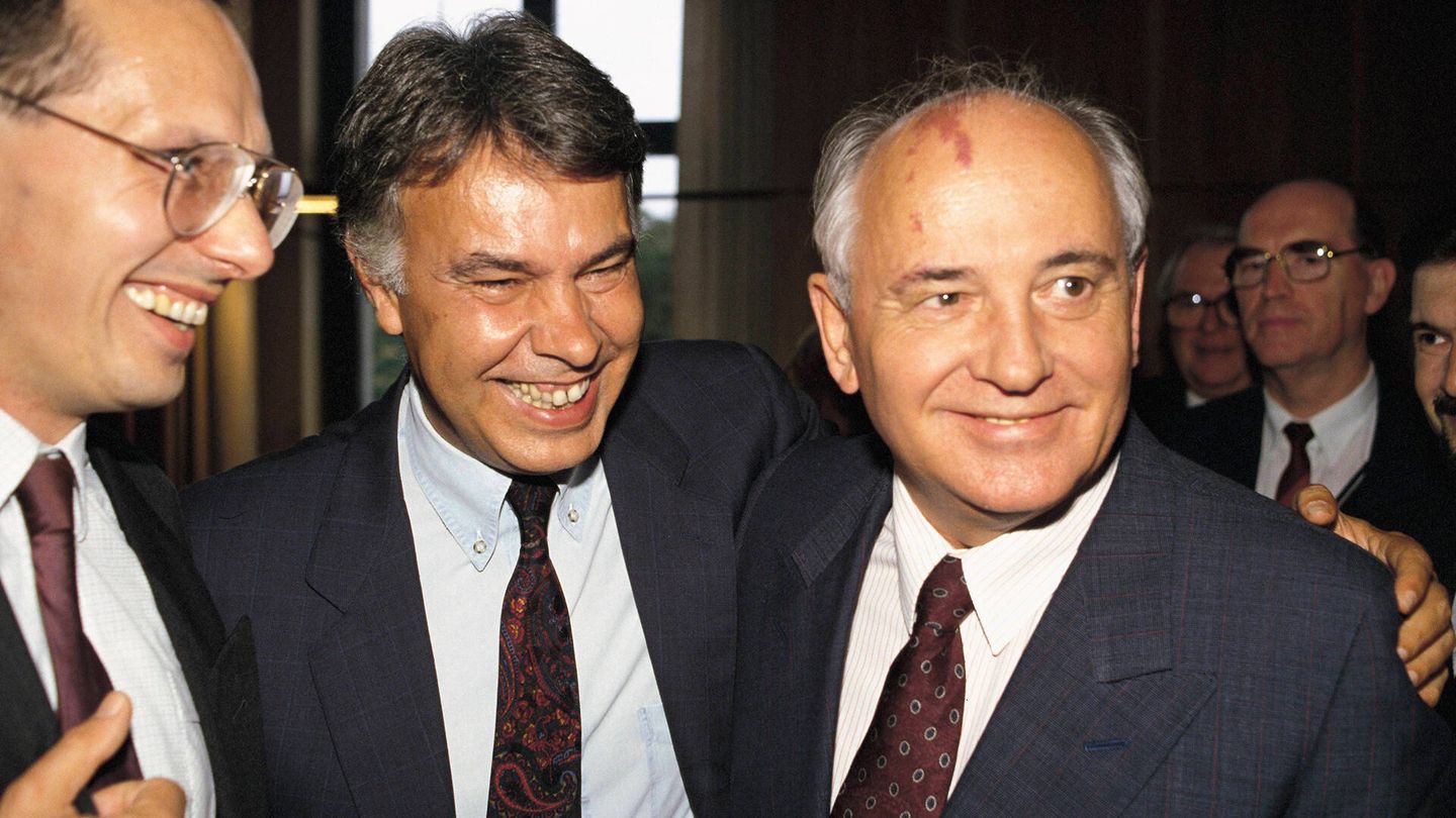 Felipe González y Gorbachov durante el Congreso de la Internacional Socialista de Berlín, en 1992. (Getty/Corbis/Matias Nieto)