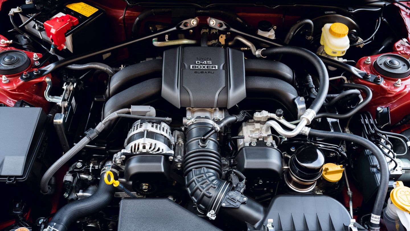 Su motor bóxer de origen Subaru genera un 17% más de potencia: 234 CV.