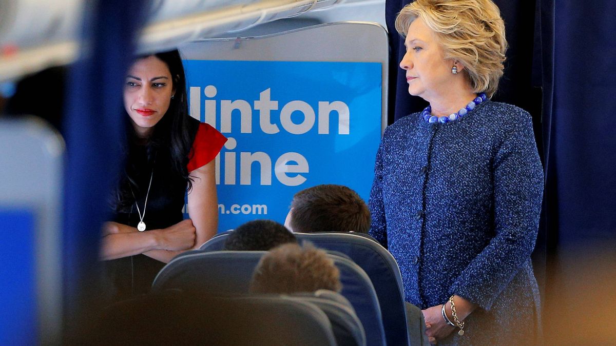Huma Abedin, la "segunda hija" de Clinton que ha arruinado su campaña 