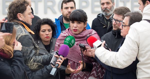 Foto: La coordinadora general de Podemos Andalucía, Teresa Rodríguez (c). (EFE)
