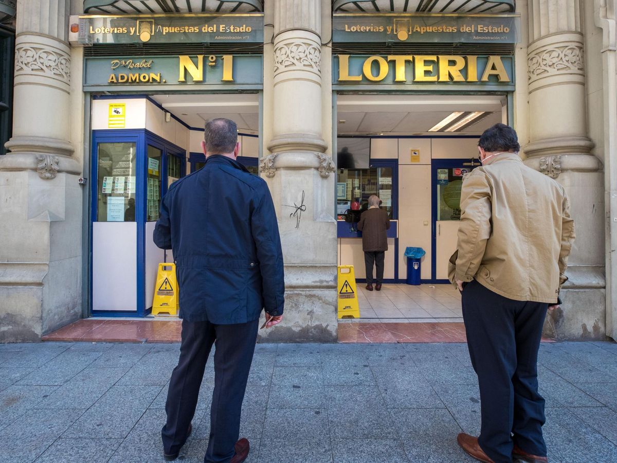 Foto: Administración de lotería en Zaragoza. (EFE)