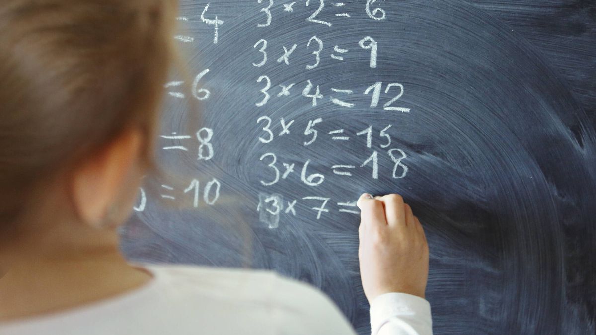 ¿Por qué está mal este ejercicio de matemáticas? La polémica corrección de una profesora a su hija