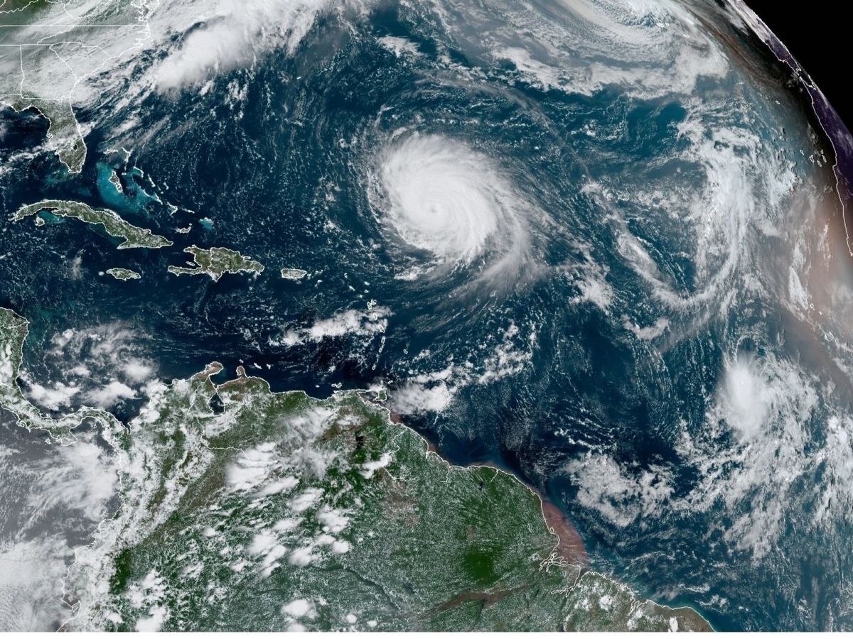 Foto: Imágen del huracán Teddy y la tormenta tropical Wilfred. (EFE)