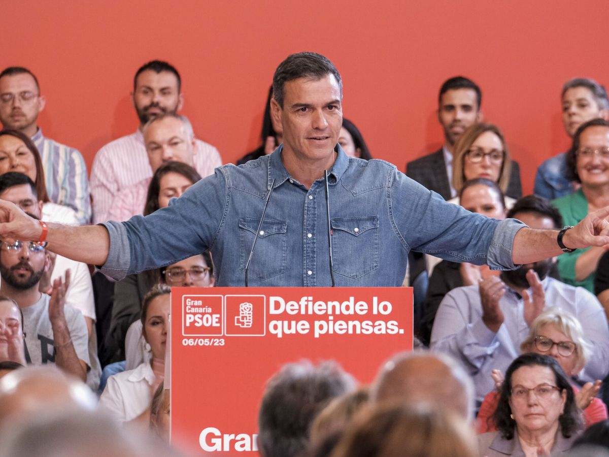 Foto: El presidente del Gobierno, Pedro Sánchez, en un acto previo al 28-M de los socialistas en Las Palmas de Gran Canaria. (EFE/Ángel Medina G.)