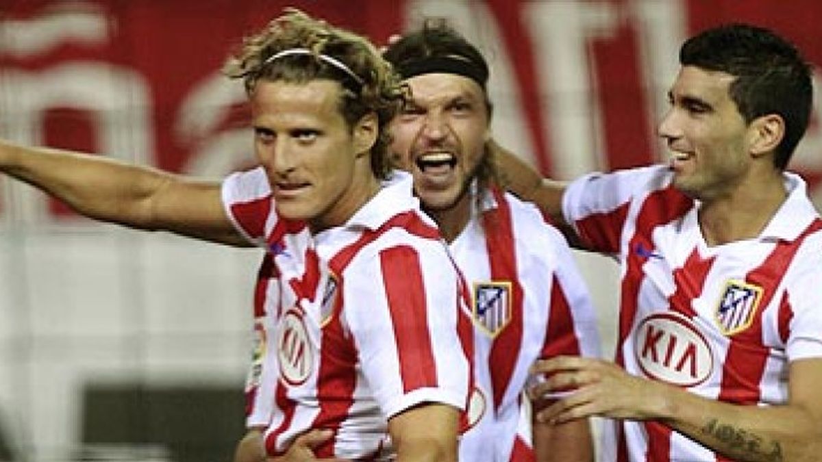 El Atlético y el Galatasaray alcanzan un acuerdo total por Forlán, Reyes y Ujfalusi