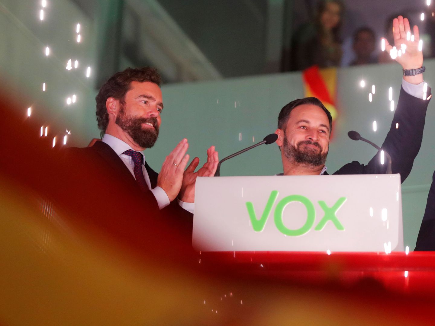 Espinosa de los Monteros (i) y Santiago Abascal (d) en la celebración de los resultados electorales. (Reuters)