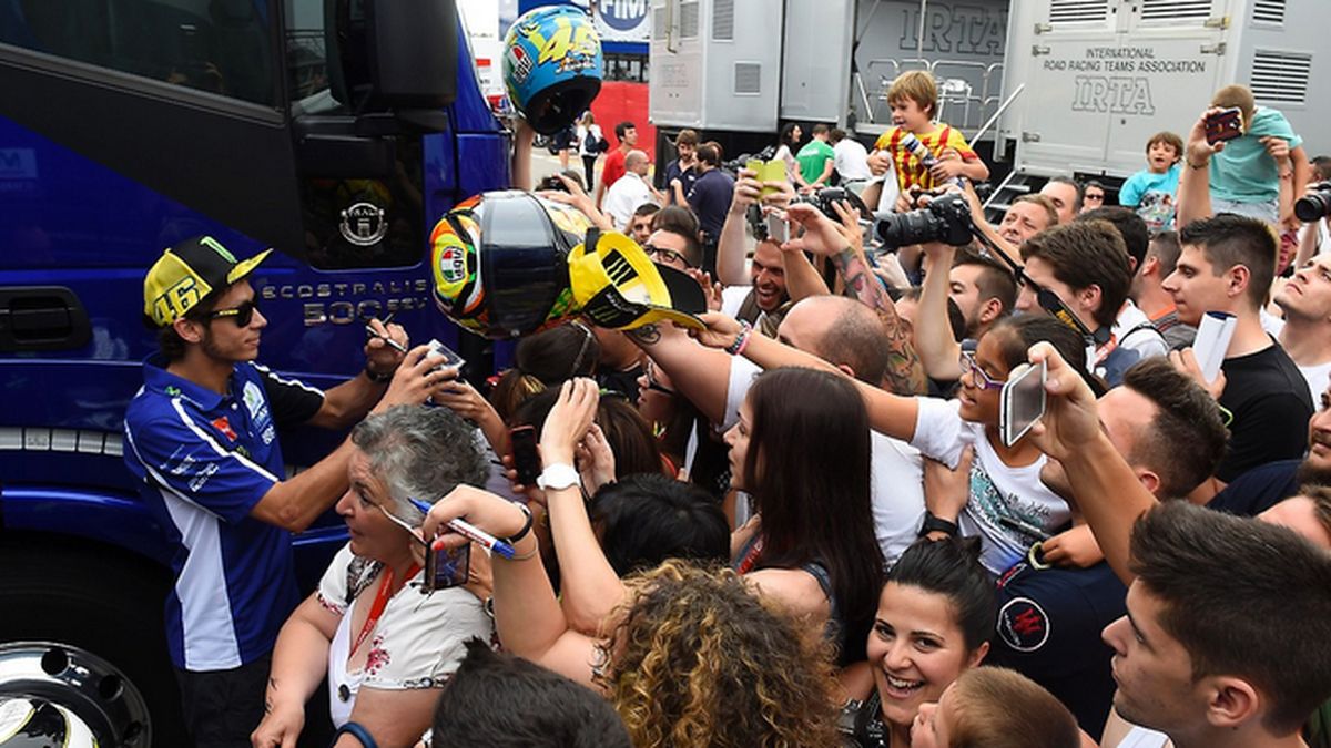Los 'tifosi' de Rossi le dan la primera victoria agotando las entradas más caras