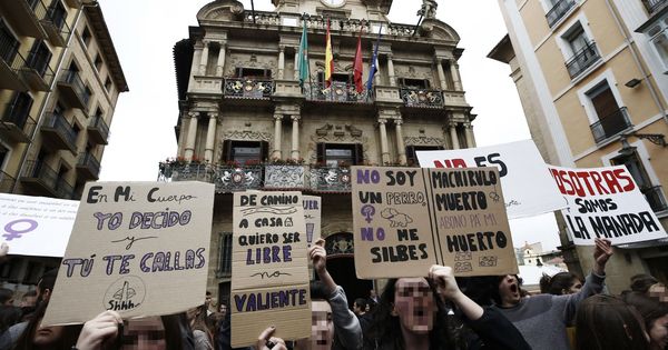 Foto: Protesta en Pamplona contra la sentencia del caso de La Manada. (EFE)