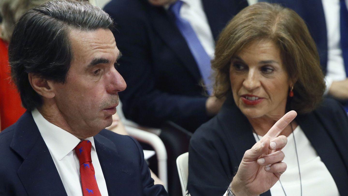 El expresidente del Gobierno, José Mª Aznar y su esposa, Ana Botella. (EFE)