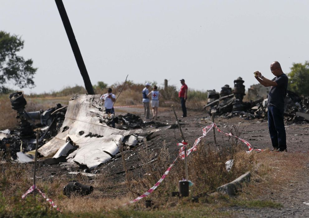 Foto: Restos del avión en la región de Donetsk. (Reuters)
