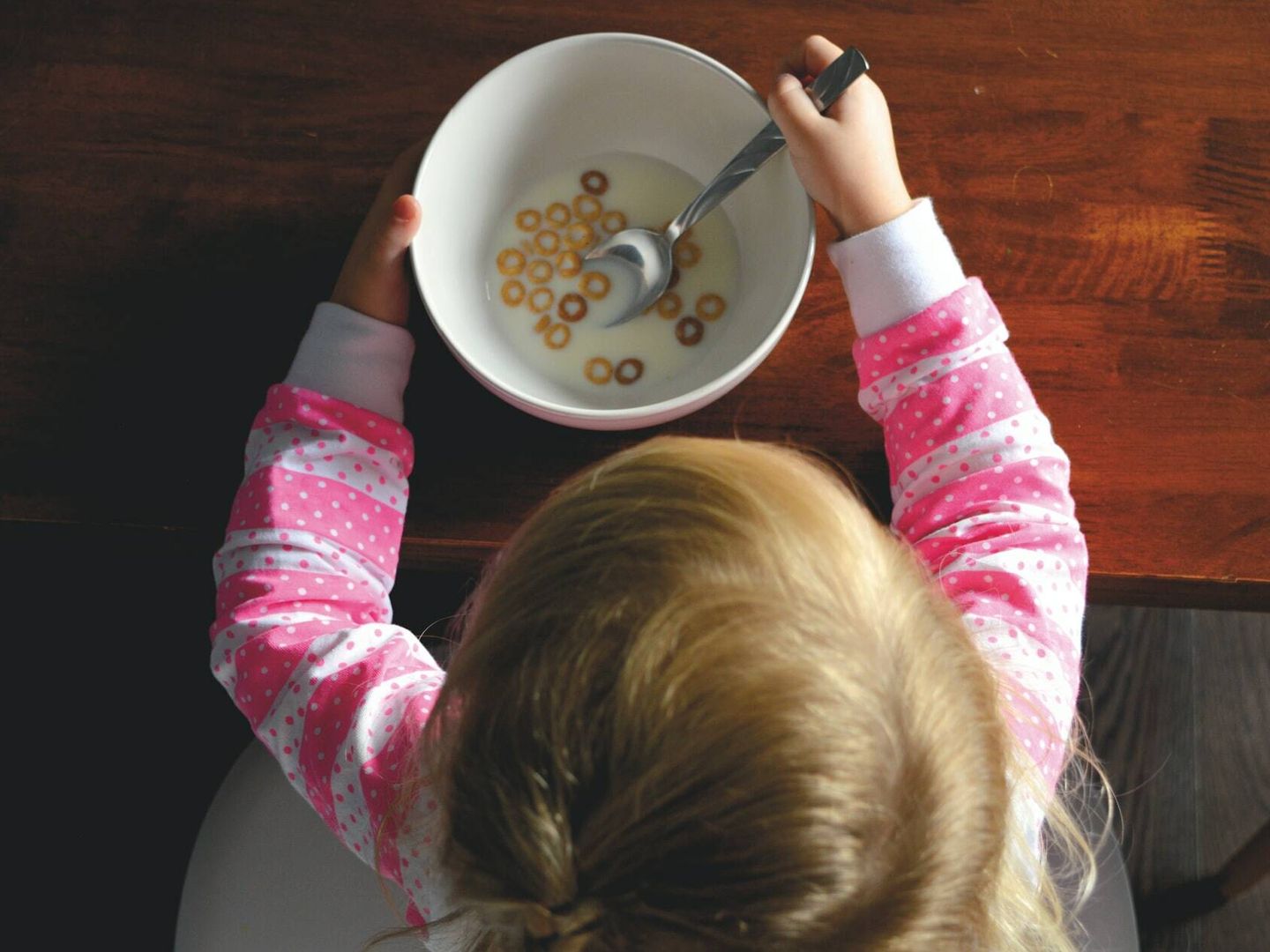 Los niños están creciendo y desarrollándose, por lo que las dietas están contraindicadas (Unsplash)