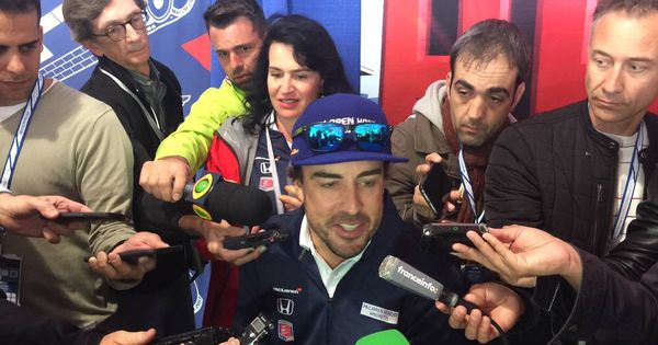 Foto: Fernando Alonso fue la gran atracción del 'media day' de las 500 Millas de Indianápolis. (Javier Rubio)