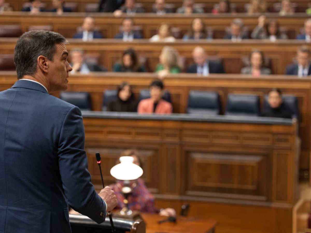 Foto: El presidente del Gobierno, Pedro Sánchez, interviene durante una sesión de control al Gobierno. (EP/Eduardo Parra)