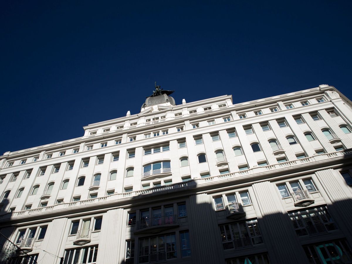 Foto: Vista de la fachada del edificio de la sede en Madrid del Grupo Prisa. (EFE/Luca Piergiovanni)