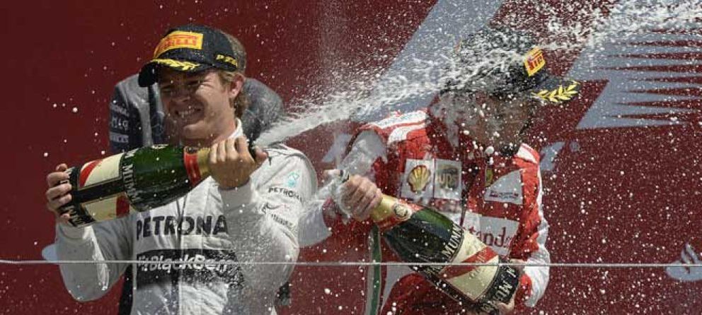 Foto: Rosberg gana y Alonso sube al podio en un GP de Gran Bretaña de locos