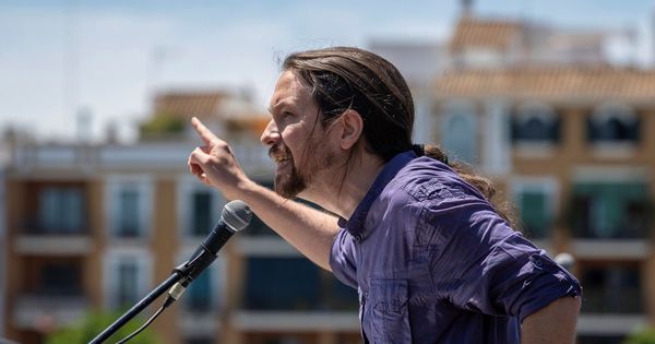 Foto: El secretario general de Podemos, Pablo Iglesias, interviene un en un acto electoral en Sevilla. (EFE)