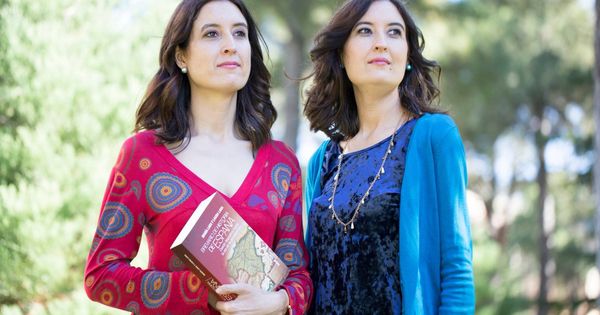 Foto: Las profesoras, divulgadoras y escritoras Laura y María Lara Martínez.