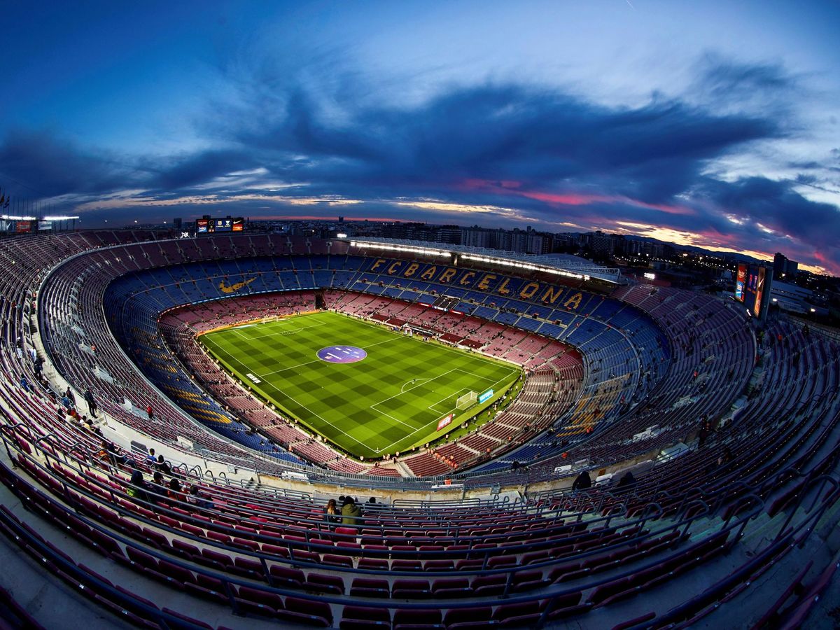 Foto: Imagen del Camp Nou, estadio del FC Barcelona, con sus gradas vacías. (EFE)