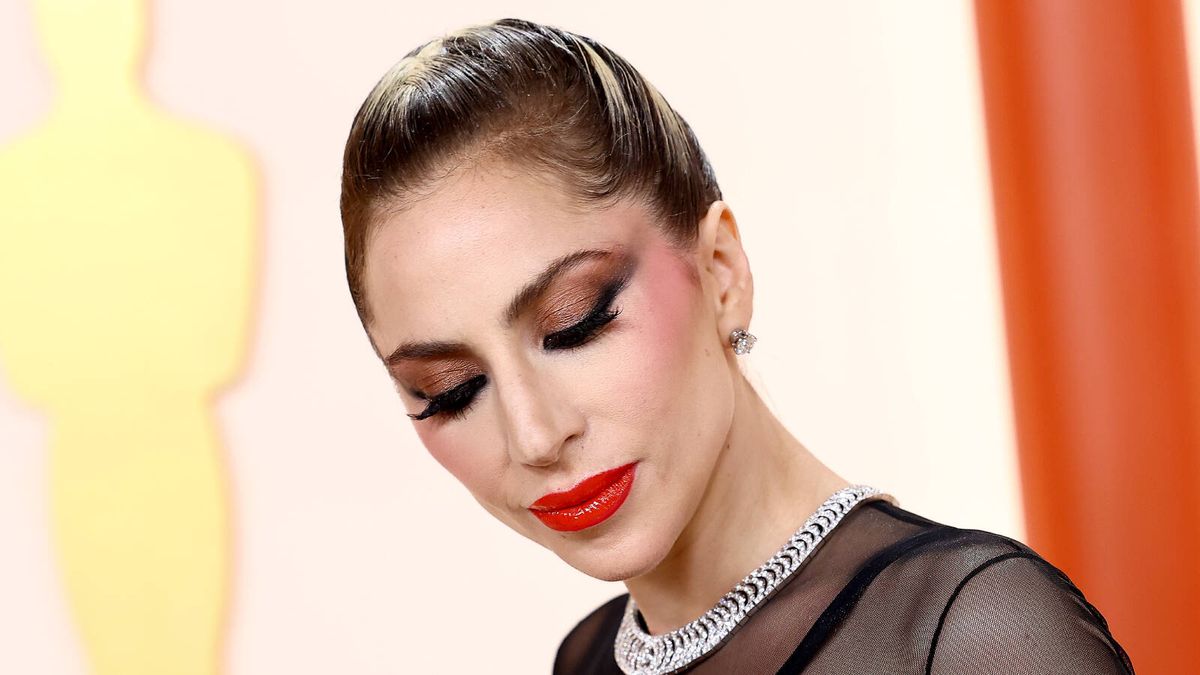Lo que el terrible maquillaje de Lady Gaga ocultaba en los Oscar y otros detalles beauty que no viste
