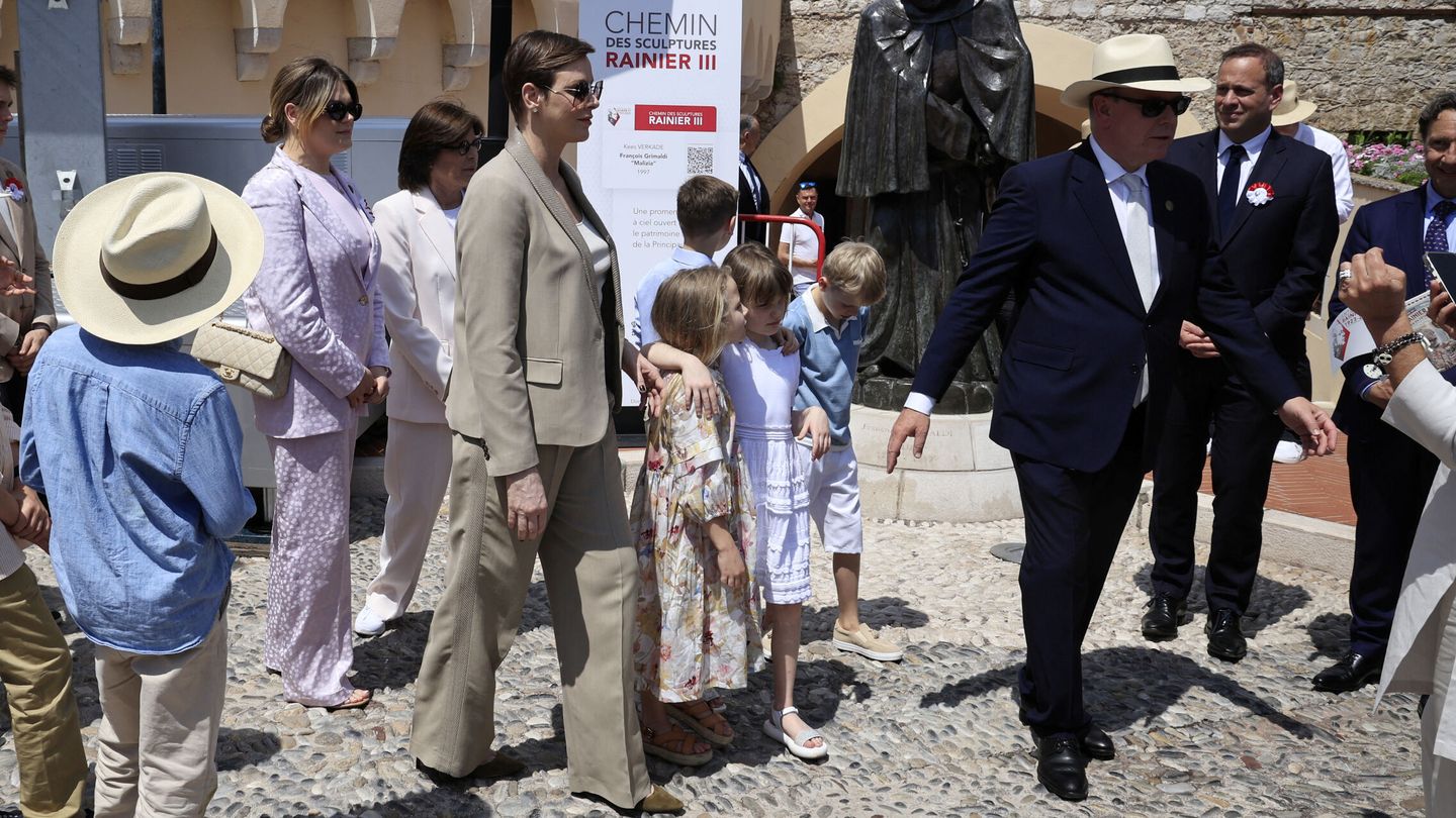 Alberto y Charlène, junto a sus hijos. (Reuters)