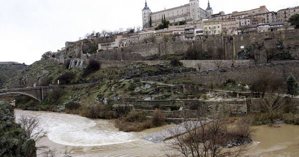 Foto: Vista del río Tajo a su paso por Toledo. (Efe)