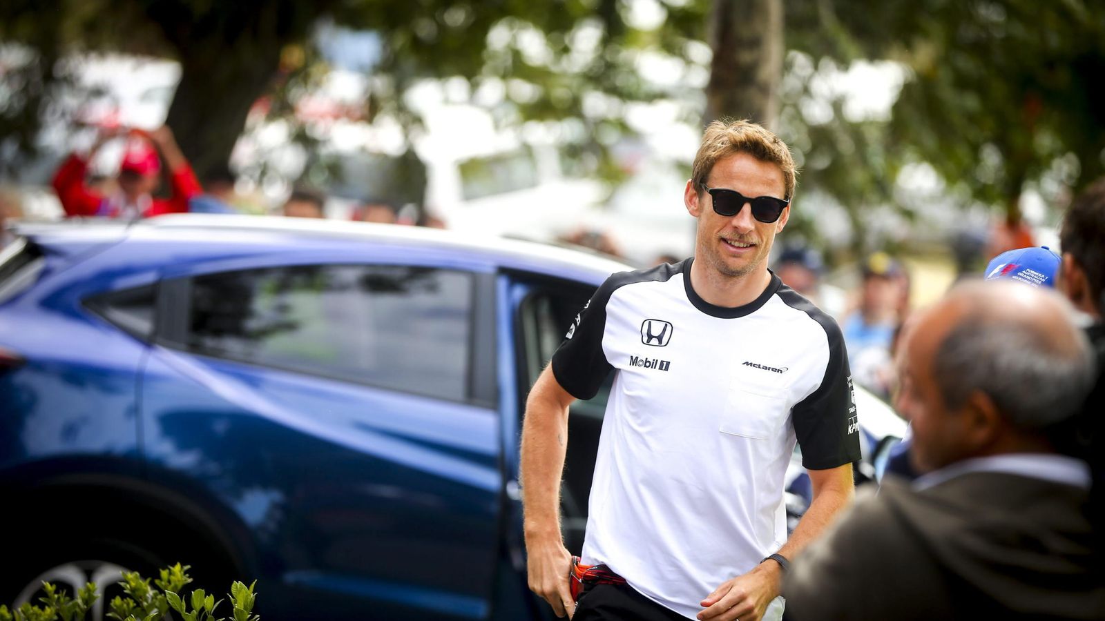 Foto: Jenson Button, de McLaren, a su llegada al circuito Albert Park (Efe).