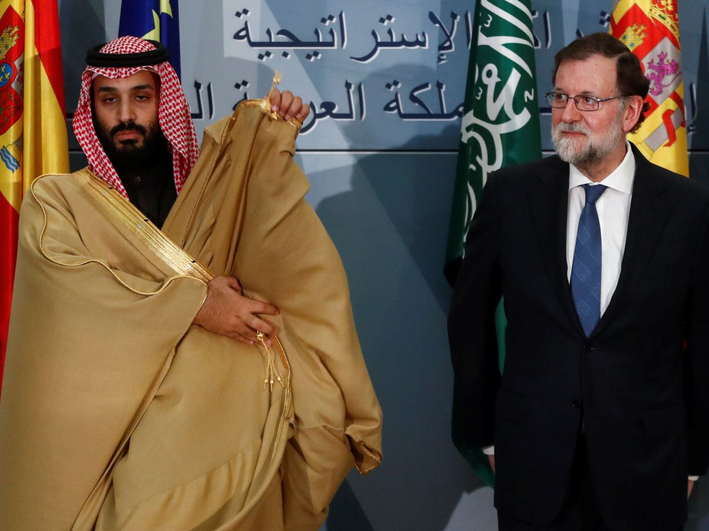 Mohammed Bin Salman junto a Mariano Rajoy en Moncloa. (Reuters)