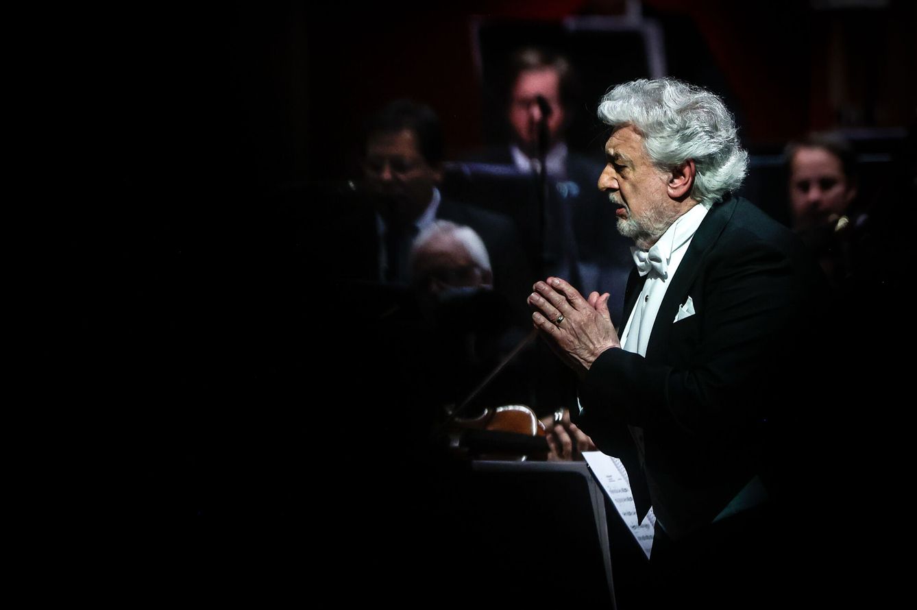 Plácido Domingo, durante un concierto en el Teatro Colón de Buenos Aires. (EFE/Juan Ignacio Roncoroni)