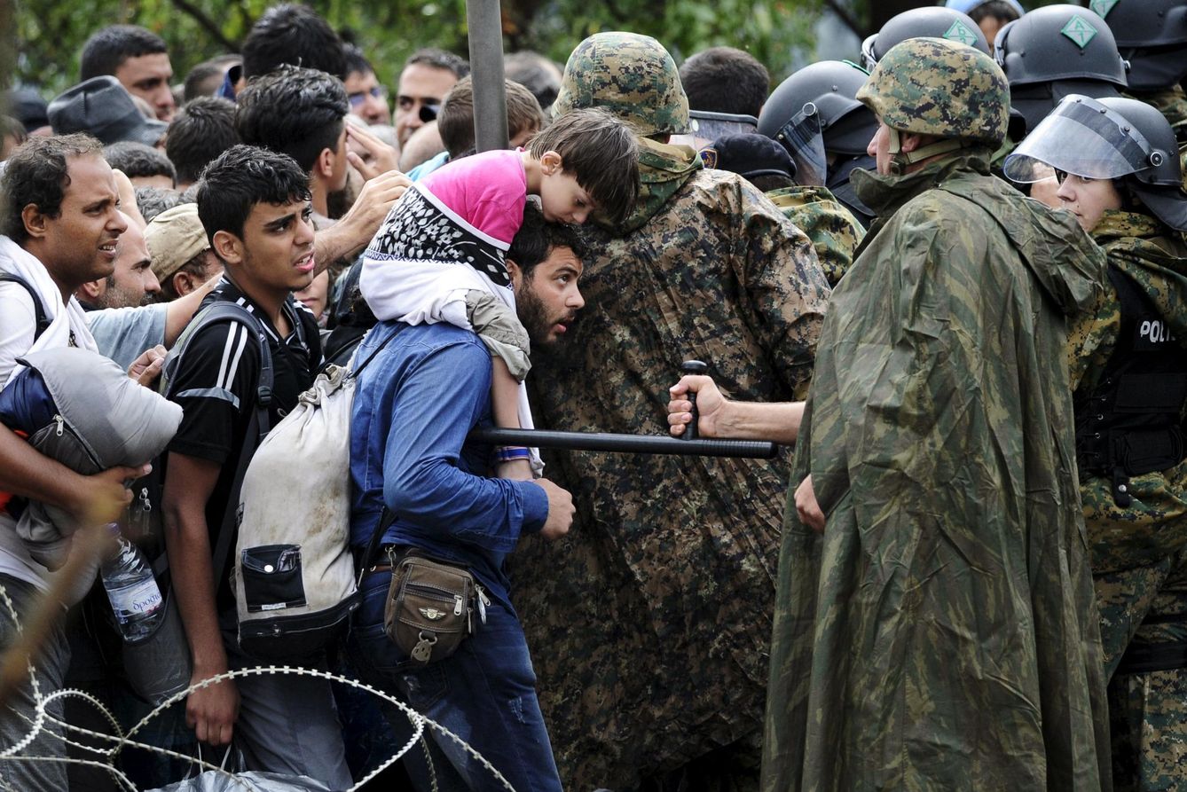 Frontera entre Grecia y Macedonia, donde los refugiados se agolpan durante días sin aceso a agua, comida o techo (Reuters)