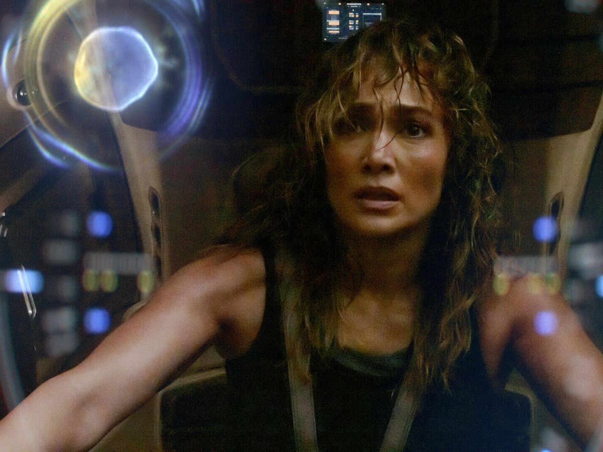 Foto: Jennifer Lopez protagoniza 'Atlas', la película que alerta de los peligros de la Inteligencia Artificial (Netflix)