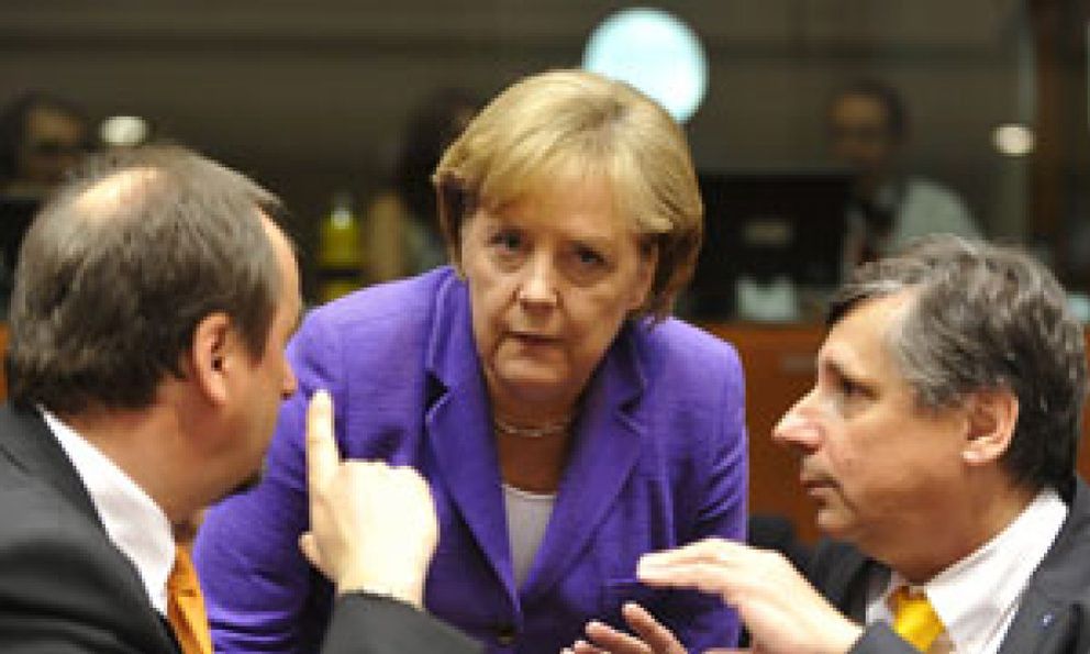 Foto: Merkel bloquea el adelanto de ayudas europeas a los parados, que para España supondría 2.300 millones