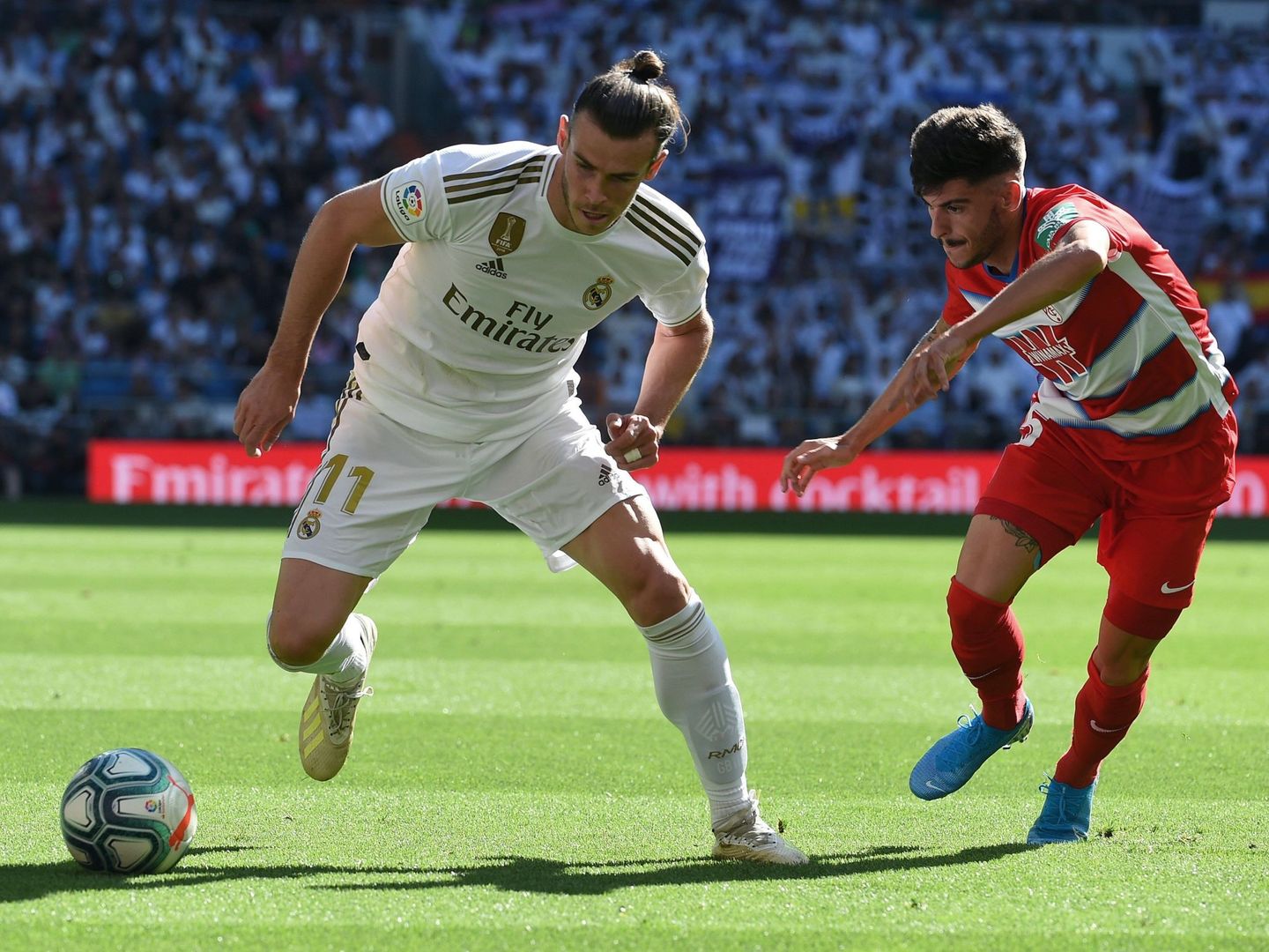 Bale en una acción de ataque contra el Granada. (Efe)