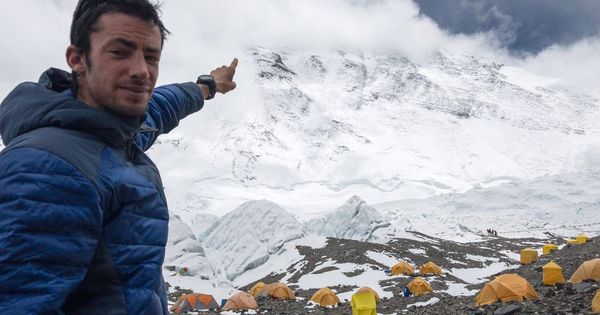 Foto: Kilian Jornet en el campo base del Everest.