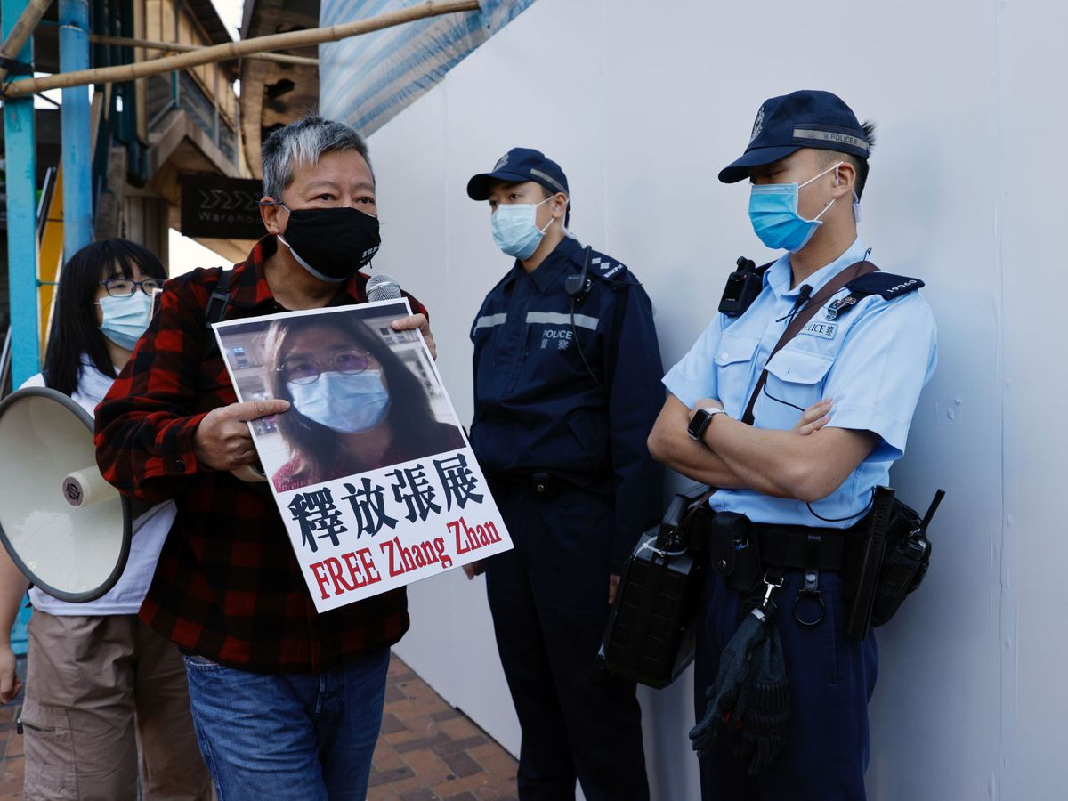 Foto: Protesta en Hong Kong contra la detención de Zhang Zhan, ayer. (Reuters)