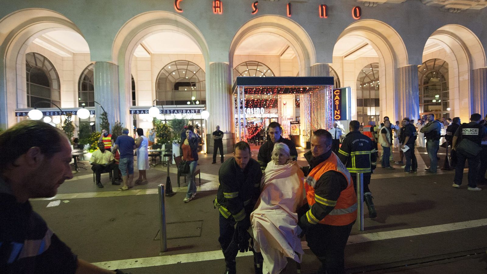 Foto: Decenas de muertos al arremeter un camión contra una multitud en Niza. (EFE) 