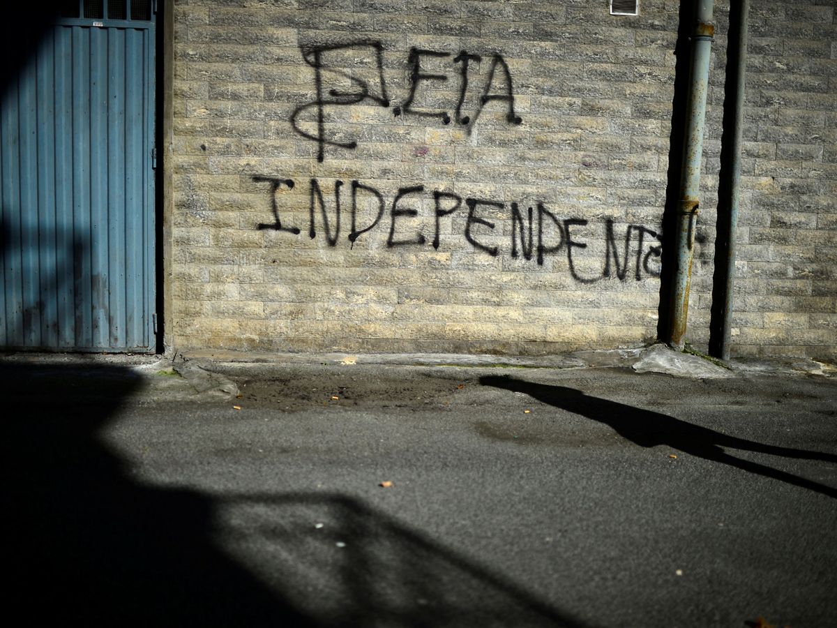 Foto: Imagen de una pintada en apoyo a ETA. (Reuters/West)