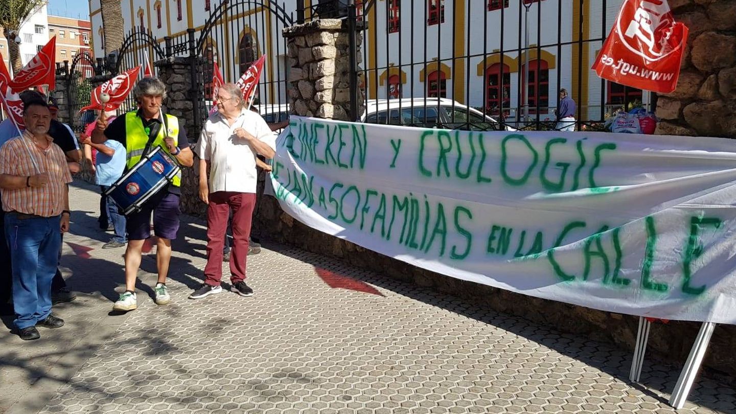 Manifestación a las puertas de Heineken en Sevilla. (UGT)
