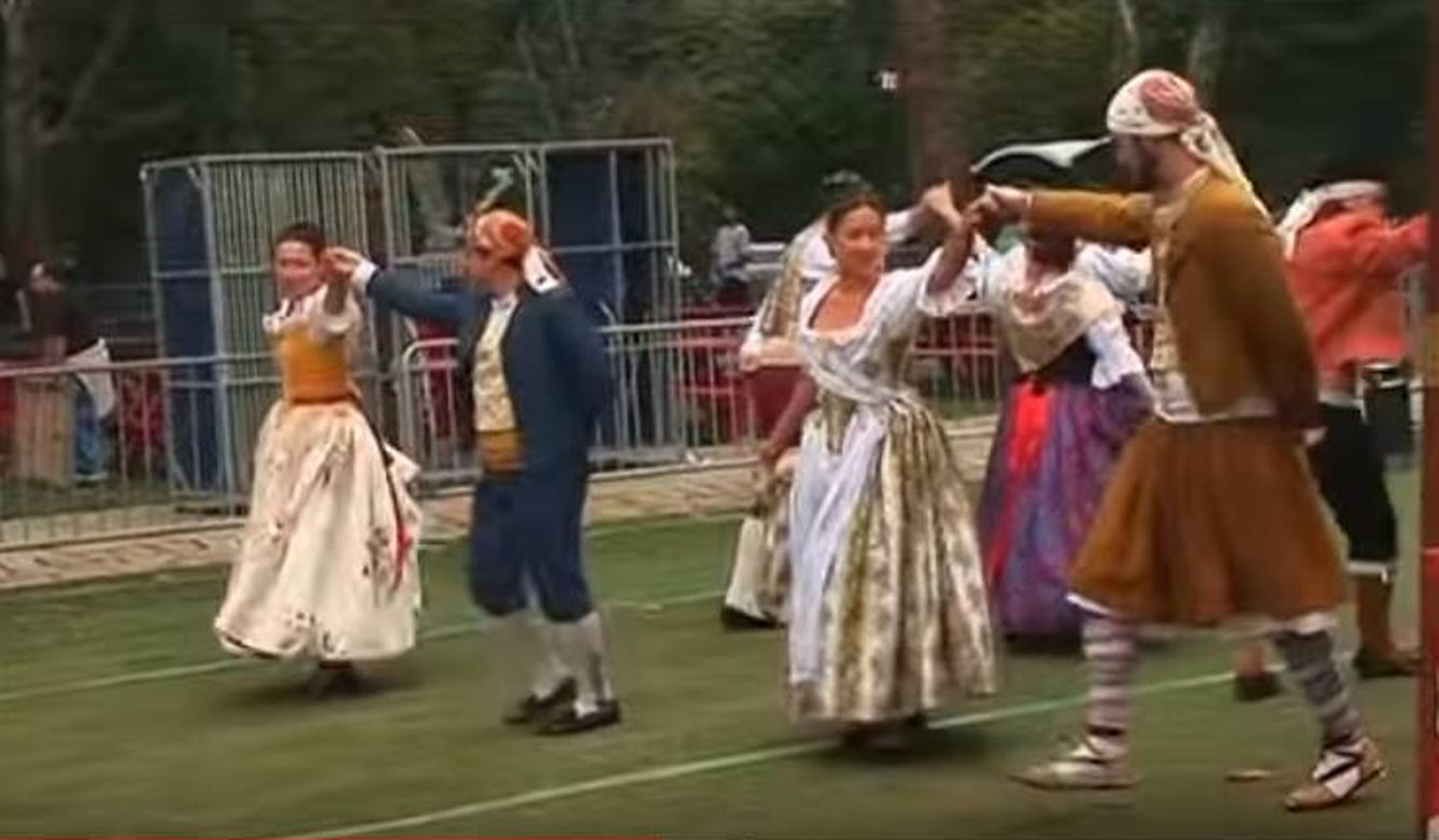 Bailes regionales en Central Park. (YouTube Paellas Velarte)
