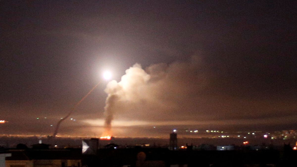 Explosiones en un aeropuerto militar de Damasco: ¿otro ataque de Israel? 