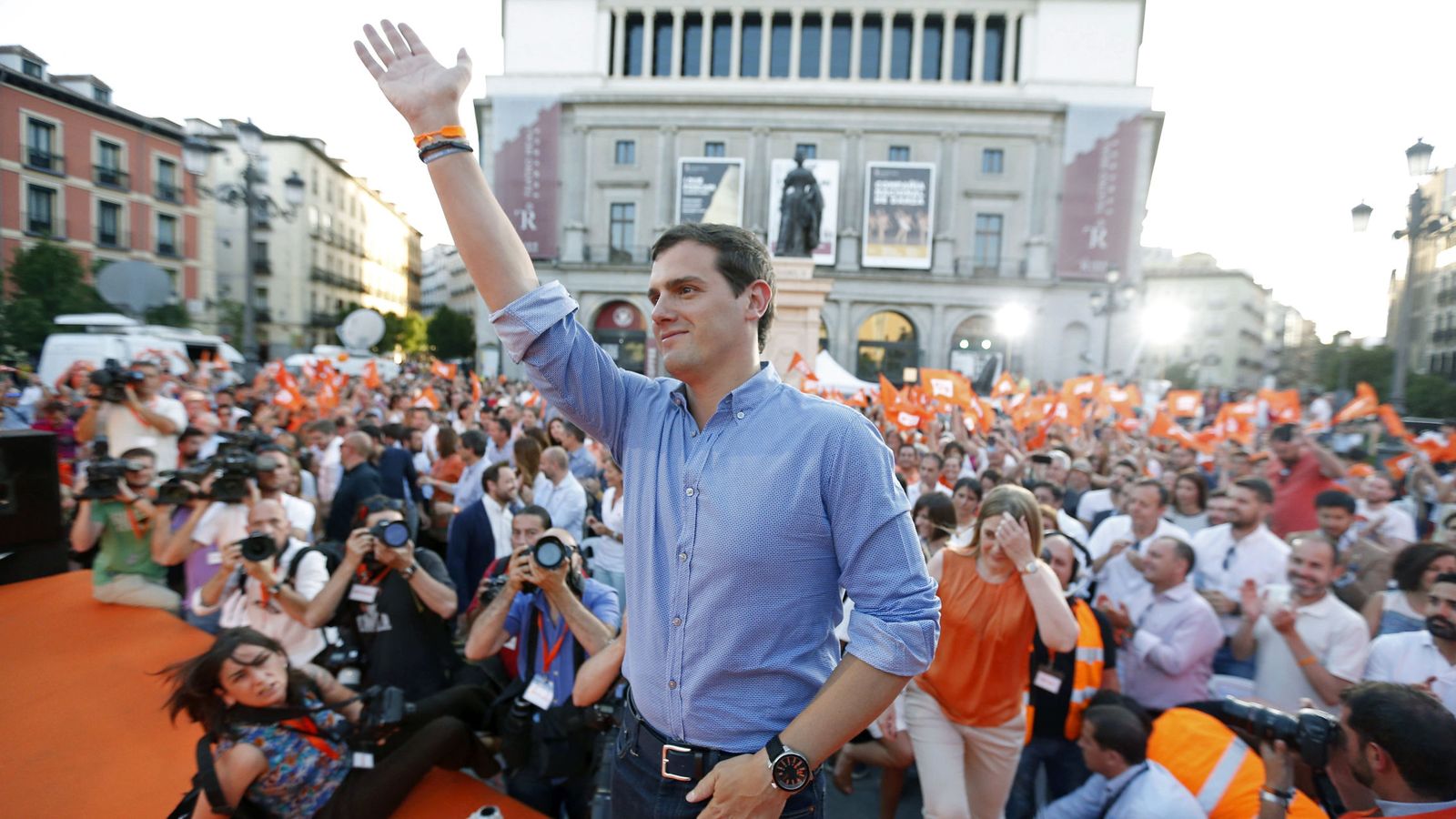 Foto: El candidato a la presidencia del gobierno por Ciudadanos, Albert Rivera, durante el acto de cierre de campaña que la formación naranja. (EFE)
